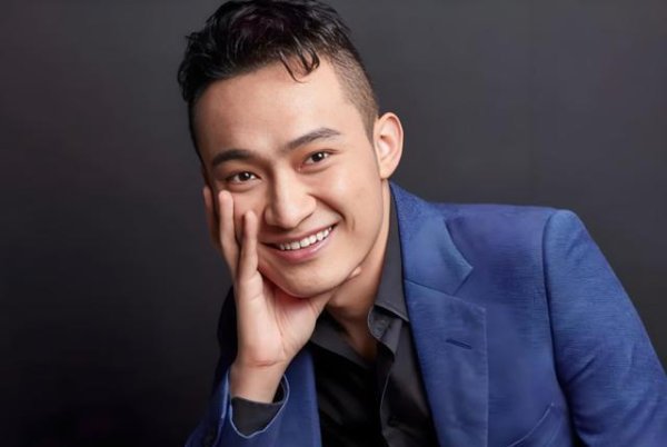 中国股票配资网官网首页 1.4亿买平安！“投机分子”跑到美国后，成特朗普“头号粉丝”